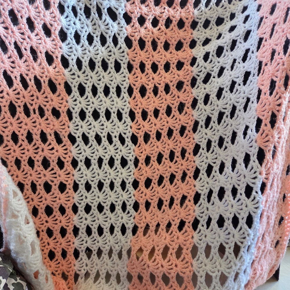 Crochet blanket Peach White Open Weave retro vintage Baby‎ lap throw approx. 4x4